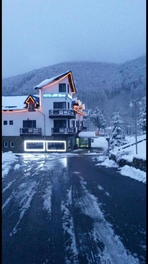 Hotel All Times Тимишос Екстериор снимка
