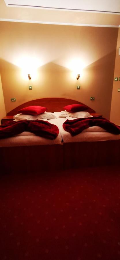 Hotel All Times Тимишос Екстериор снимка