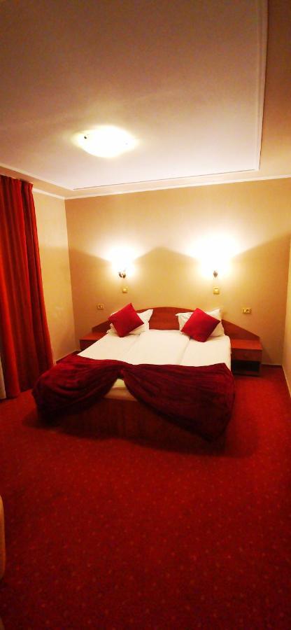 Hotel All Times Тимишос Екстериор снимка