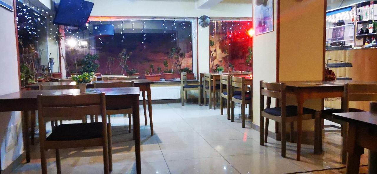 Hotel All Times Тимишос Екстериор снимка