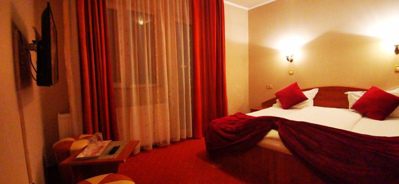 Hotel All Times Тимишос Екстериор снимка